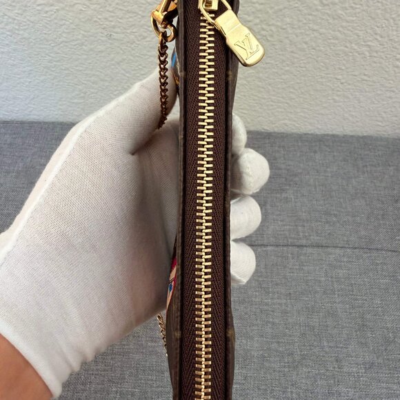 Louis Vuitton Mini Pochette Accessoires Monogram Christmas Animation Pouch - Picture 10 of 13